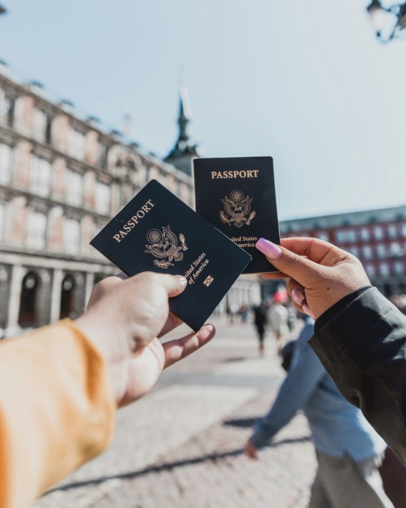 Notizie viaggi internazionali 2025 tra restrizioni USA, regole UE e overtourism