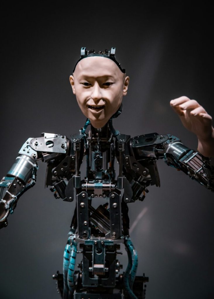 Intelligenza artificiale 2025: nuove leggi, innovazioni e rischi in Italia Robot umanoide intelligenza artificiale 2025 Italia innovazioni