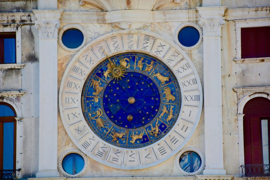Oroscopo del 20 settembre 2025: amore e lavoro per tutti i segni Oroscopo del Giorno 20 settembre 2025 segni zodiacali orologio astrologico Venezia