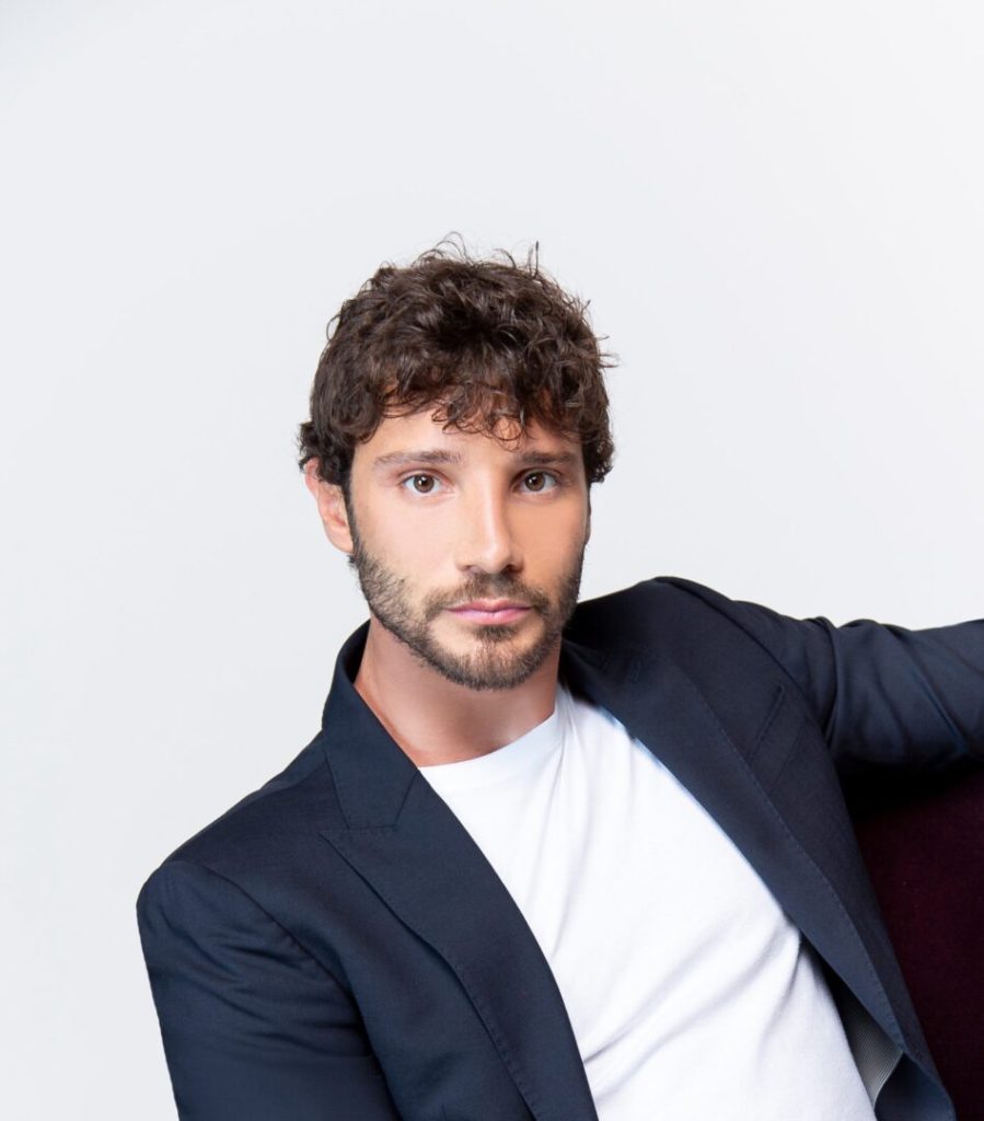 Stefano De Martino derubato a Milano, rubato il suo orologio Patek Philippe