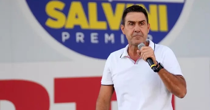 Vannacci a Pontida: «Lo straniero ci ha invaso, ruba, stupra e va rimandato» – Le polemiche Roberto Vannacci durante il comizio della Lega a Pontida