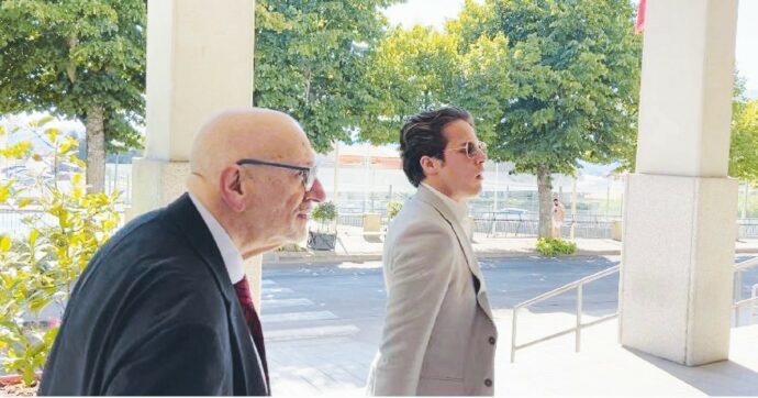 Sentenza Porto Cervo: condannati Ciro Grillo e amici – Oiusho Ciro Grillo al tribunale di Tempio Pausania per la sentenza sul caso Porto Cervo