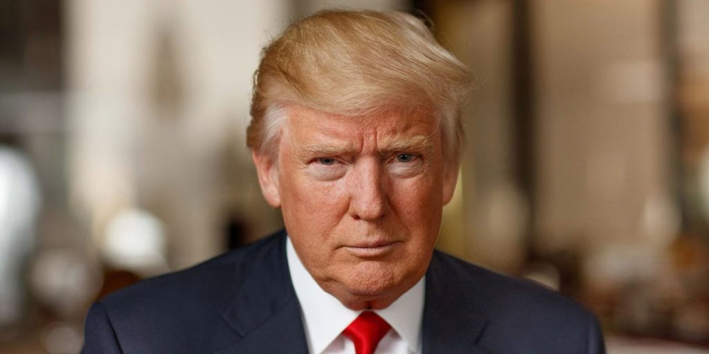Trump e Starmer a Chequers: le parole su Putin e il rischio di una terza guerra mondiale Donald Trump durante un ritratto ufficiale – dichiarazioni geopolitiche e politica estera USA