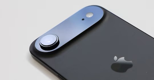 iPhone 17, caratteristiche, colori e prezzo in Italia: cosa ha presentato Apple Fotocamera smartphone moderna