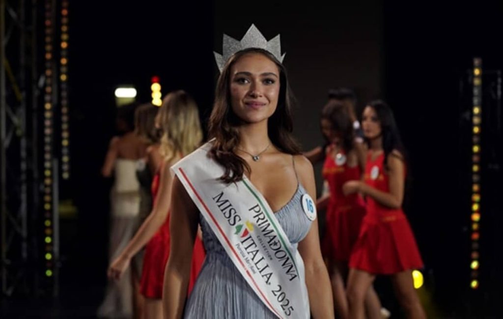 Miss Italia 2025, vince Katia Buchicchio: la 18enne di Anzi porta per la prima volta il titolo in Basilicata Katia Buchicchio incoronata Miss Italia 2025 durante la finale nazionale