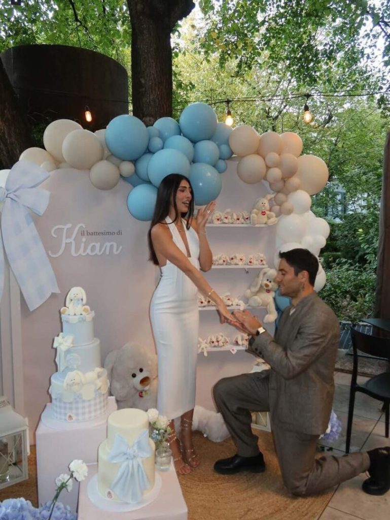 Giulia Salemi e Pierpaolo Pretelli al battesimo del figlio Kian, tra emozione e gioia durante la cerimonia