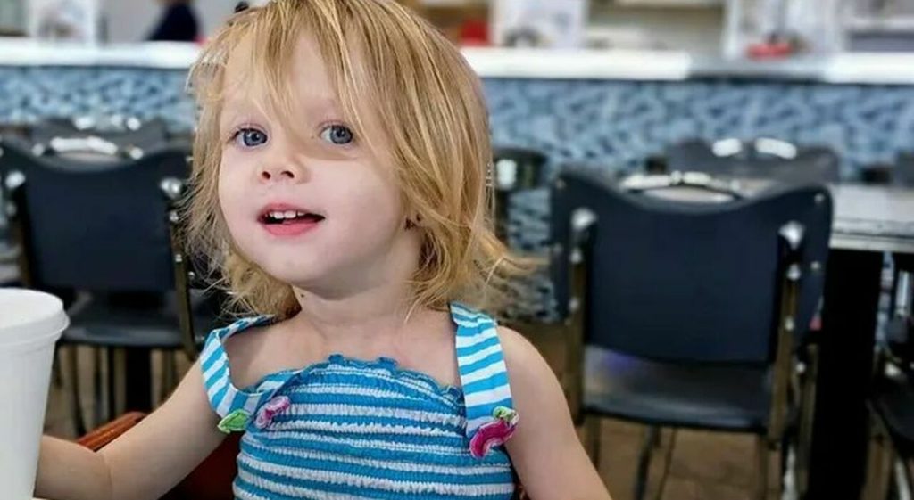 Bambina di 2 anni sbranata dal cane di famiglia: arrestati i genitori a Oklahoma City Bambina di 2 anni sbranata dal cane di famiglia a Oklahoma City