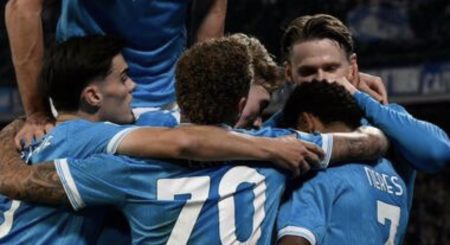 Napoli-Atalanta 3-1, esultanza degli azzurri dopo la vittoria