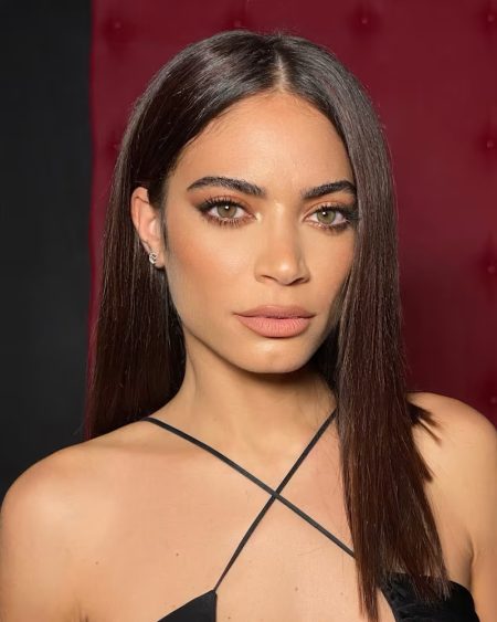 Elodie perde la calma durante il concerto a Messina: telefono strappato dalle mani a un uomo sotto il palco, lui denuncia “Ero lì per lavorare”. Scoppia la polemica sui social Elodie durante il concerto di Messina mentre reagisce al telefono tenuto da un uomo sotto il palco.