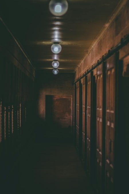 La porta della stanza 428 legata a presunti fenomeni paranormali