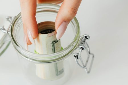 Come risparmiare ogni mese con strategie pratiche per gestire il budget familiare