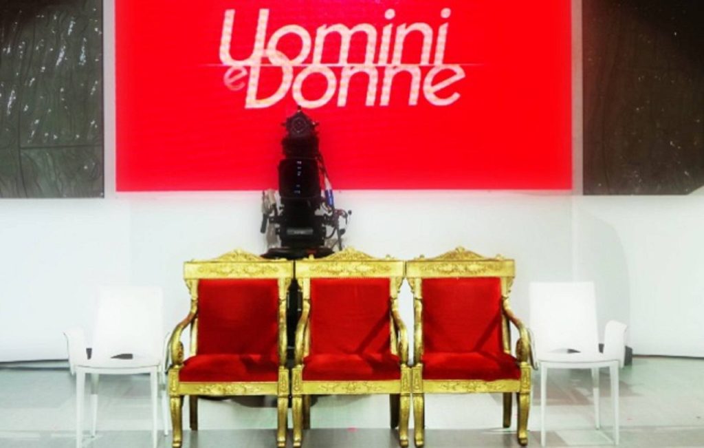 Uomini e Donne: storia, protagonisti e curiosità del programma di Maria De Filippi Uomini e Donne programma di Maria De Filippi storia e protagonisti