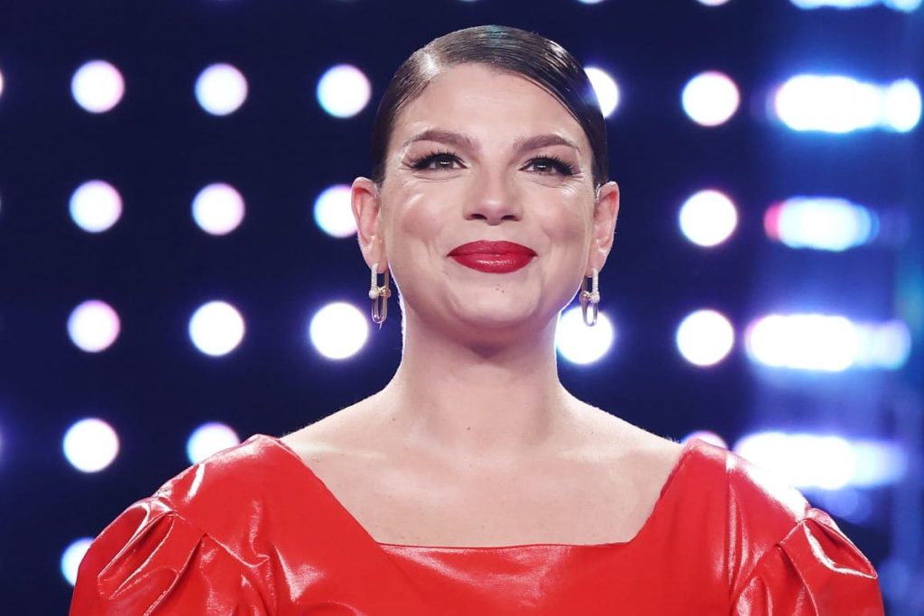 Emma Marrone racconta il dolore per il padre e la rinascita: l’intervista che ha commosso tutti Emma Marrone durante un intervista prima dei concerti