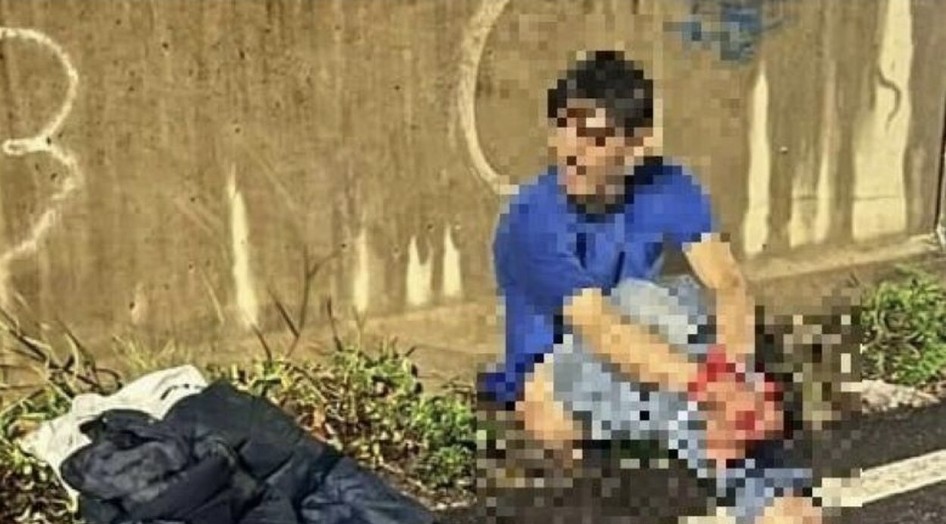 Roma, 18enne trovato seminudo e legato vicino al campo rom: «Mi uccideranno». Terrore all’alba in via Salviati, indagini sulla notte di violenza Ragazzo 18 anni trovato legato e seminudo in via Salviati a Roma
