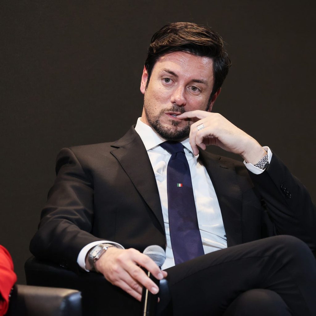 Andrea Giambruno oggi: Atreju, la figlia Ginevra, la vita dopo Meloni e la nuova relazione Andrea Giambruno oggi ad Atreju tra vita privata e rapporto con la figlia