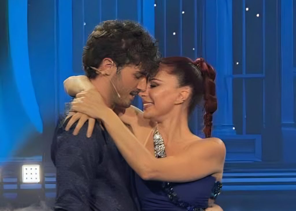 Andrea Delogu e Nikita Perotti a Ballando con le Stelle durante una puntata del programma Rai