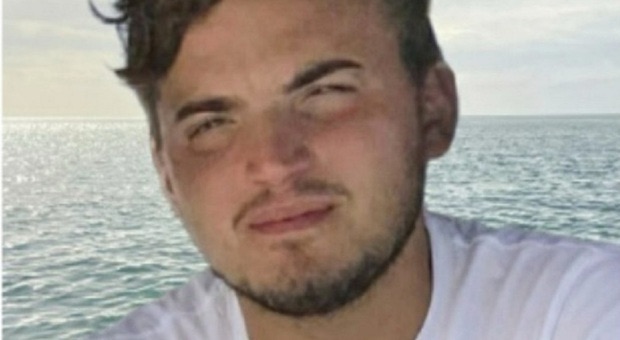 Francesco Pozzoli: «Ho mal di testa, vado a dormire». A Barcellona la vacanza finisce in tragedia: muore a 27 anni Francesco Pozzoli: «Ho mal di testa, vado a dormire», morto a 27 anni a Barcellona