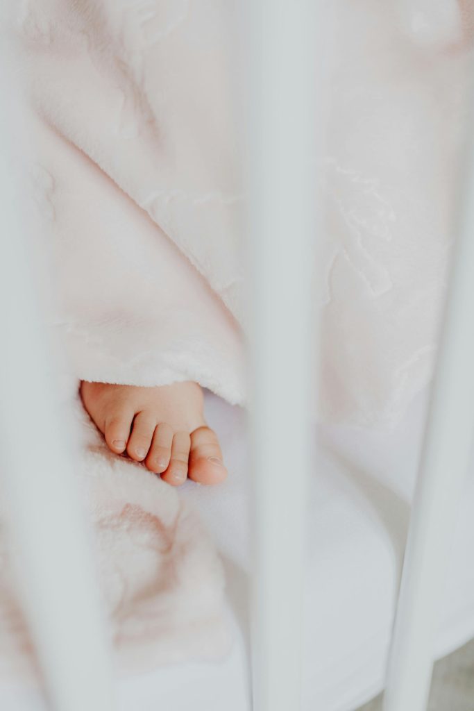 Neonata di due mesi uccisa dai genitori in Pakistan: “Volevamo un maschio”, il padre arrestato La neonata Palwasha è stata uccisa dai genitori nel distretto di Mianwali: il padre ha confessato, la madre è in fuga