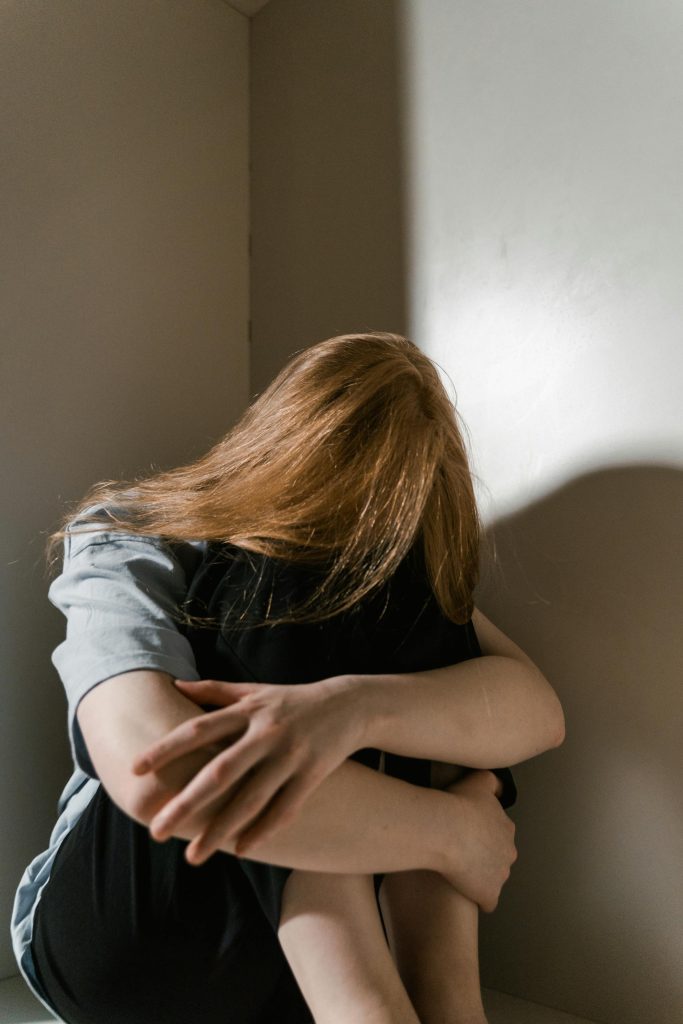 Padre accusato di aver abusato della figlia minorenne ogni giorno: il processo e l’orrore nascosto in famiglia ALT: Processo a Roma per padre accusato di abusi sulla figlia minorenne