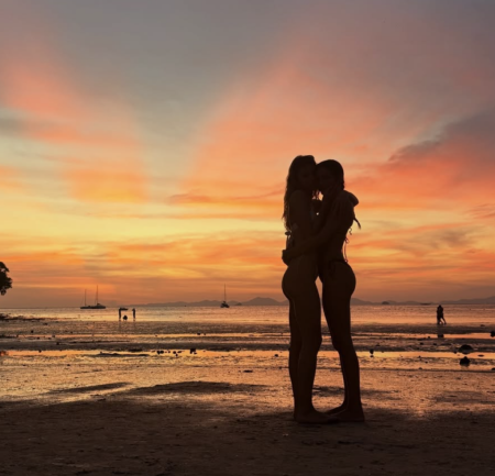 Elodie in vacanza con Franceska Nuredini