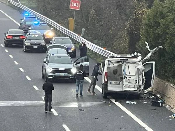 Assalto a un furgone portavalori sull’A14: colpi d’arma da fuoco, esplosivo e tratto chiuso tra Ortona e Pescara Sud Assalto a furgone portavalori sull’autostrada A14