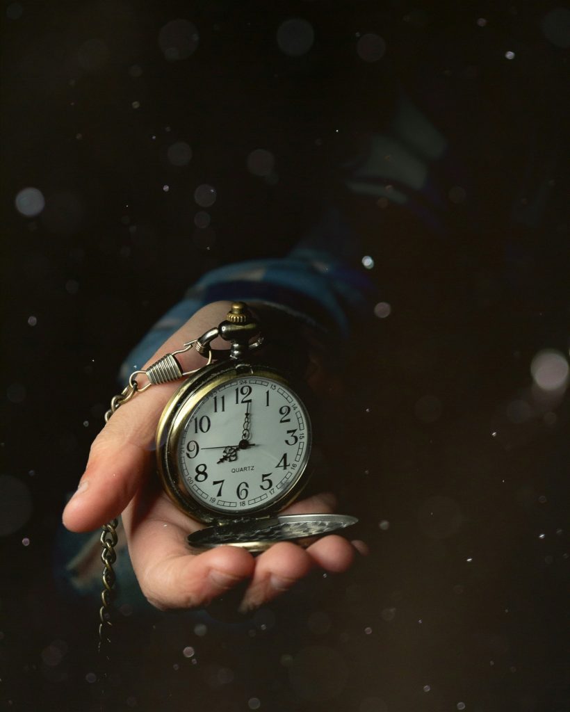 Viaggiatori nel tempo e casi misteriosi tra testimonianze e documenti