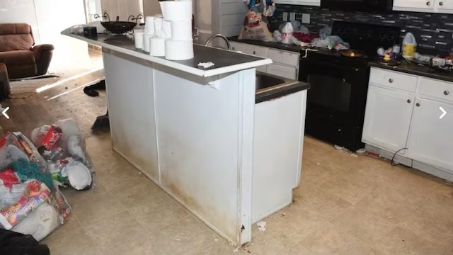 Alabama: “Non posso venire” 87 volte, 14enne lasciata sola per mesi con 7 cani Ragazza 14enne abbandonata in casa con 7 cani in Alabama