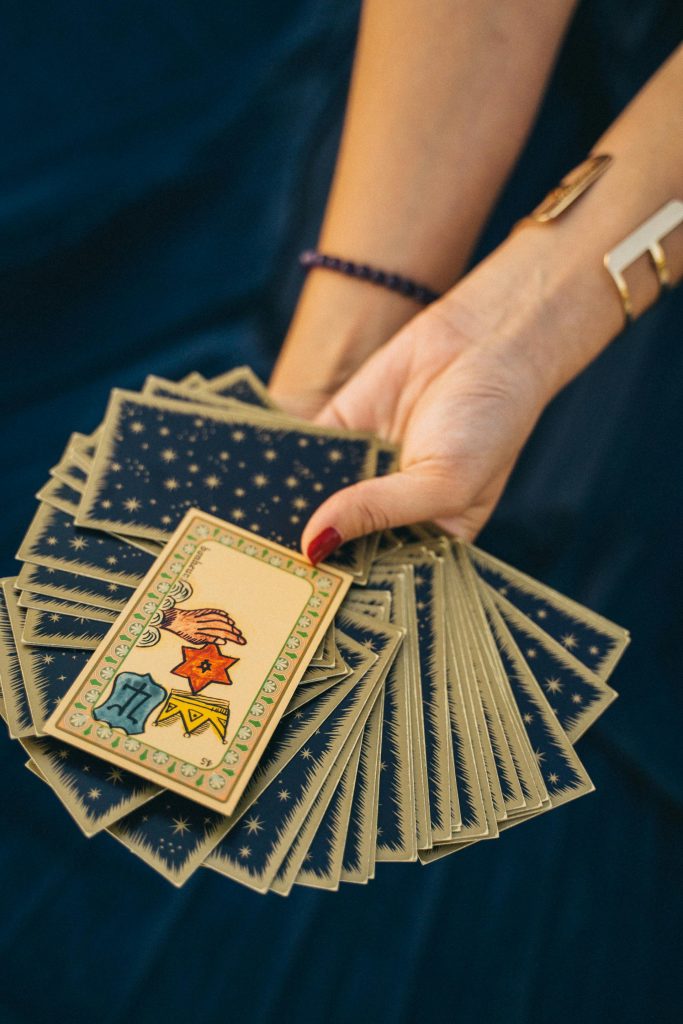 Oroscopo di venerdì 9 gennaio 2026: svolta pratica, nervi tesi e scelte che pesano Oroscopo di venerdì 9 gennaio 2026 con le previsioni per tutti i segni zodiacali
