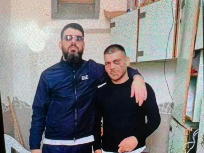 Sarno, foto in cella del killer del panettiere: scoppia la polemica Foto in cella del killer del panettiere di Sarno insieme al fratello detenuto