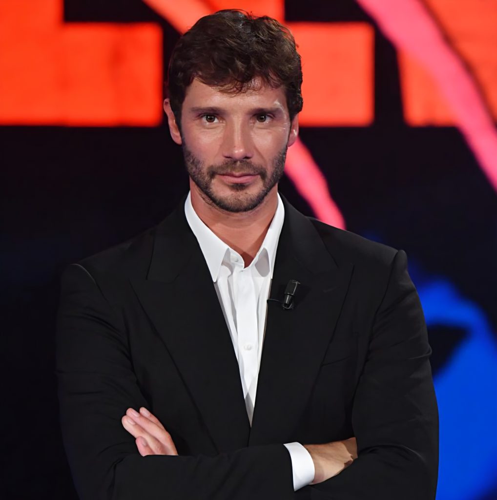 Stefano De Martino Sanremo 2027: sarà lui il nuovo conduttore del Festival? Stefano De Martino possibile conduttore del Festival di Sanremo 2027
