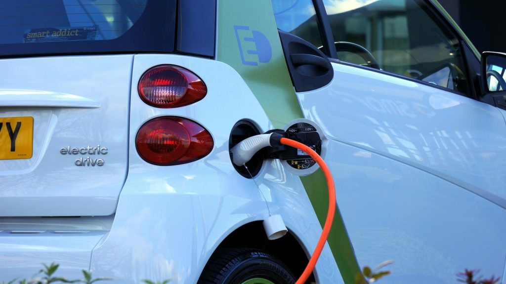 Auto elettriche sotto i 30.000 euro nel 2026: modelli, prezzi e cosa controllare prima dell’acquisto Auto elettriche sotto i 30.000 euro nel 2026: modelli economici e prezzi aggiornati