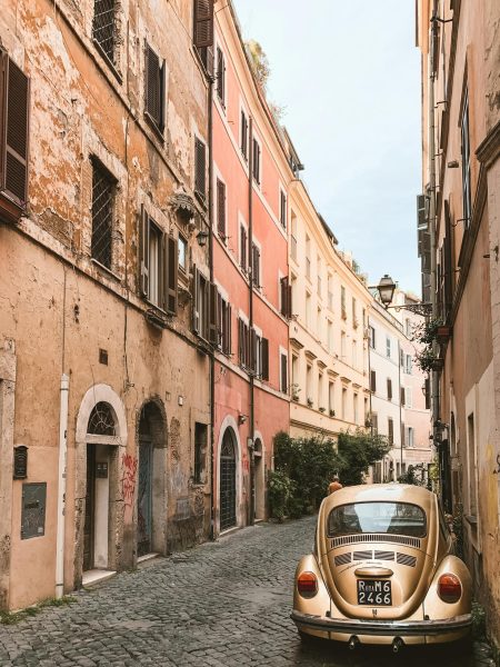 I borghi più belli d’Italia: guida completa per un viaggio autentico Panorama di uno dei borghi più belli d’Italia con case in pietra e vista mozzafiato