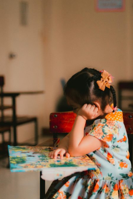 Bambini in un asilo nido, caso delle finte caramelle che erano lassativi negli Stati Uniti