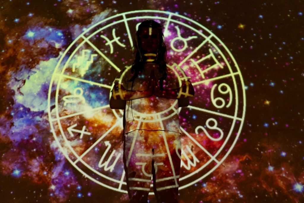 Oroscopo 12 febbraio 2026 con le previsioni astrologiche per tutti i segni zodiacali