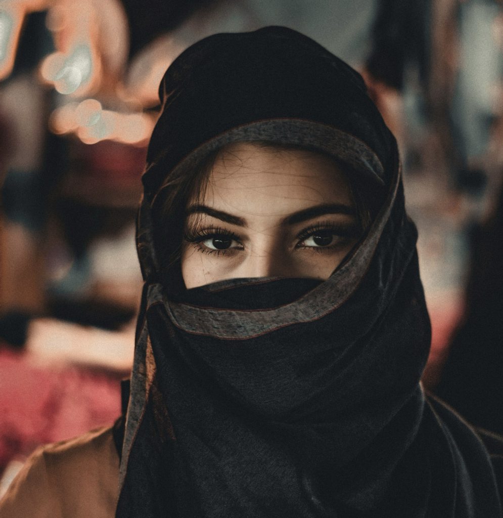 Velo islamico, la Lega presenta un ddl al Senato: divieto di volto coperto nei luoghi pubblici Velo islamico e proposta di legge della Lega per vietare il volto coperto nei luoghi pubblici