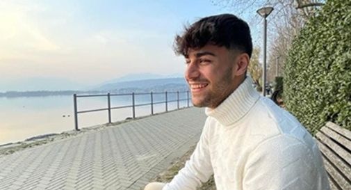 Calciatore di 24 anni muore dopo arresto cardiaco all’intervallo: tragedia nel Vercellese Campo da calcio nel Vercellese durante una partita dilettantistica, tragedia per un calciatore di 24 anni morto per arresto cardiaco