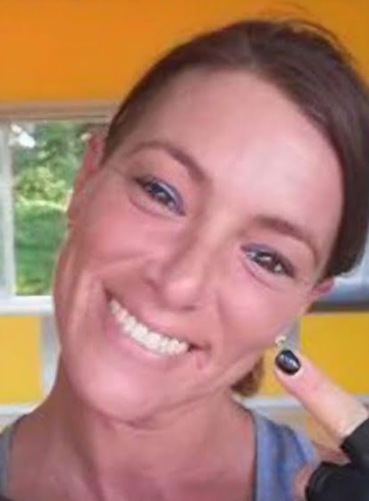 Denuncia il marito ma viene ignorata: quattro giorni dopo viene uccisa e il corpo dato alle fiamme donna denuncia il marito ma viene ignorata tragedia cronaca