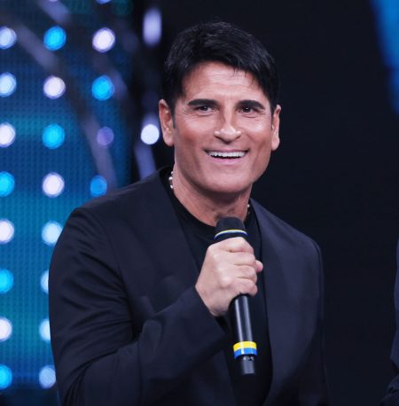 Sal Da Vinci su Rai 1 e Canale 5 nello stesso momento: il curioso caso della tv che ha spiazzato gli spettator Sal Da Vinci protagonista in tv su Rai 1 mentre su Canale 5 andava in onda il suo concerto nella stessa serata