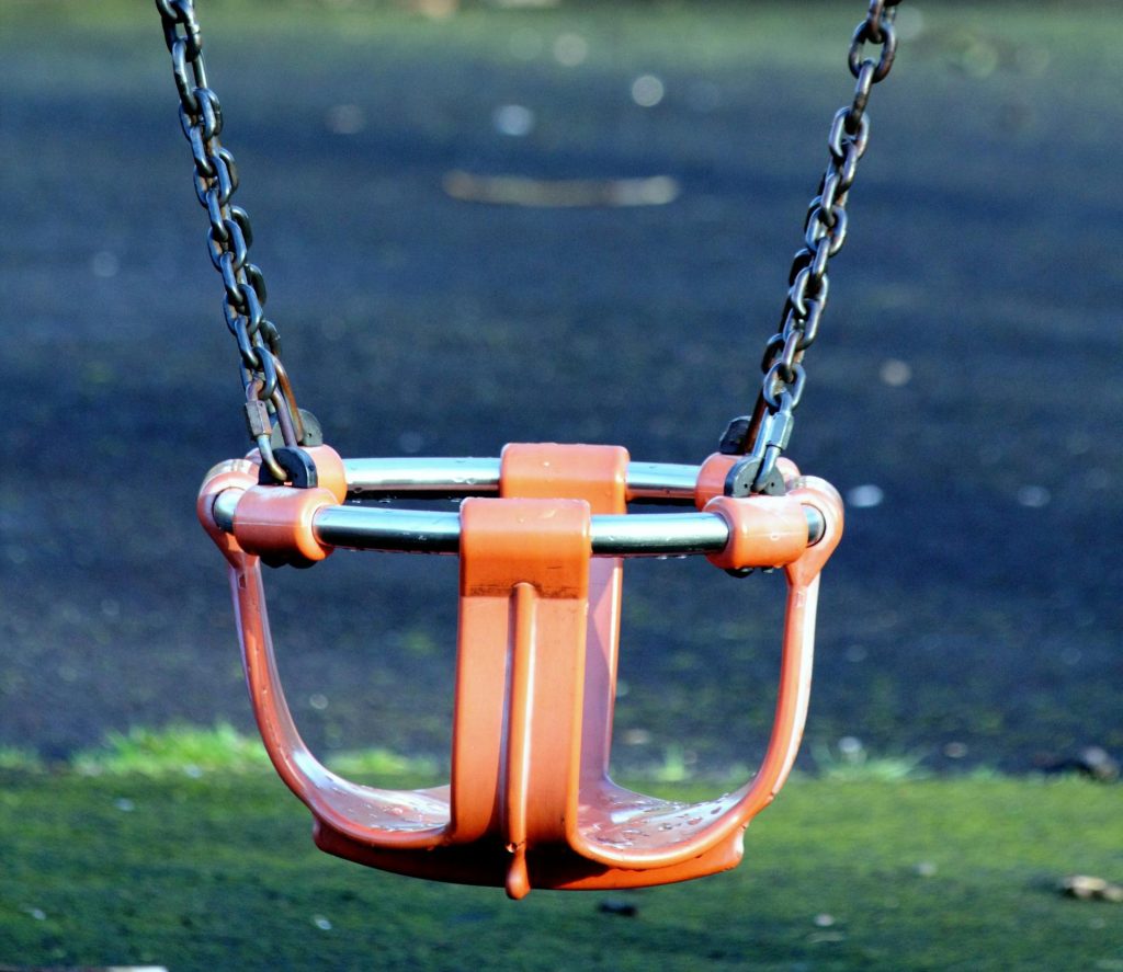 Roma, rissa al Laghetto dell’Eur per un’altalena: pugni tra genitori davanti ai bambini rissa tra genitori per un'altalena al Laghetto dell'Eur a Roma