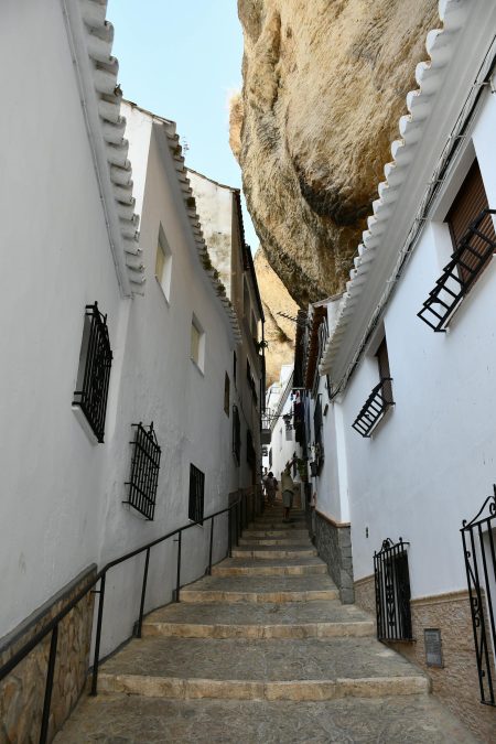 Setenil de las Bodegas: cosa vedere nel villaggio costruito sotto una roccia in Spagna Setenil de las Bodegas villaggio spagnolo con case costruite sotto una roccia