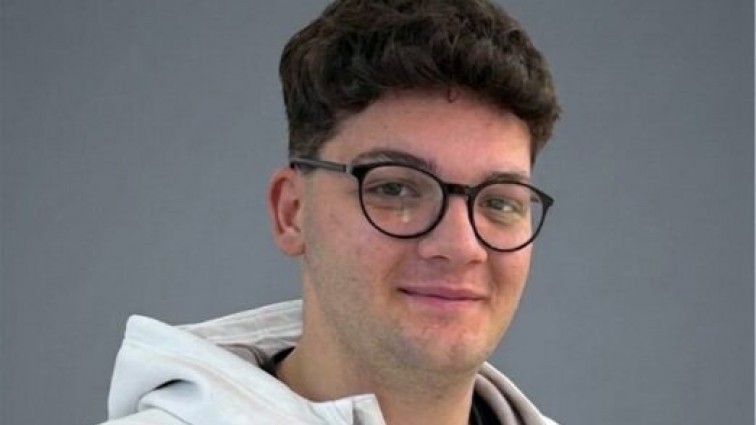 Guido Catilino muore a 18 anni schiacciato dalla sua auto: era parcheggiata in salita, il dramma davanti alle amiche Auto parcheggiata in salita a Sant’Angelo a Cupolo dove è morto Guido Catilino