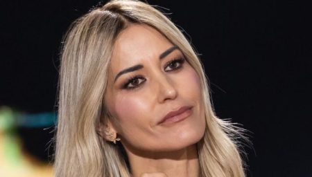 Elena Santarelli contro Chiara Ferragni a Belve: «Le sue scuse non me le bevo». Lo sfogo sul pandoro-gate Elena Santarelli a Belve parla di Chiara Ferragni e del pandoro-gate