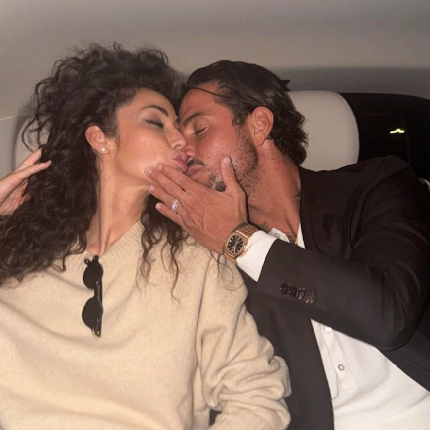 Raffaella Fico e Armando Izzo di nuovo insieme dopo la rottura: la foto riaccende il gossip, ritorno di fiamma? Raffaella Fico e Armando Izzo insieme a Teano dopo la rottura