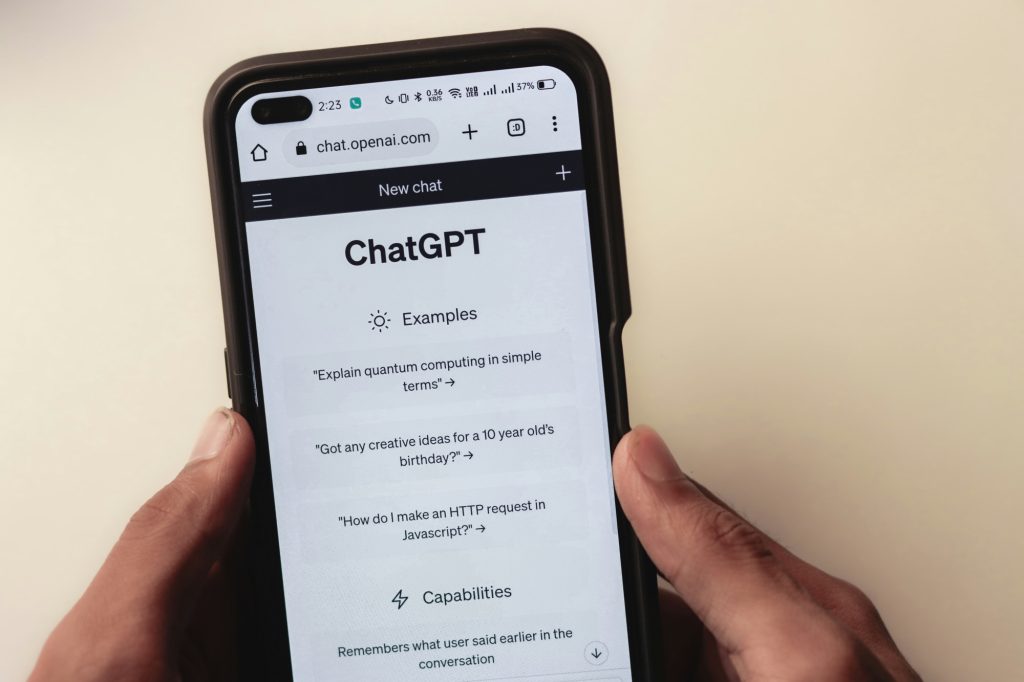 Chatbot e intelligenza artificiale che influenzano il pensiero uman