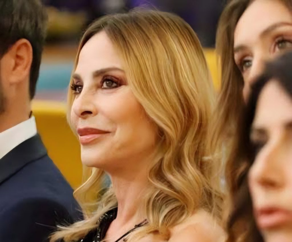 Stefania Orlando, molestia a 18 anni: il racconto choc sull’agente a Verissimo Stefania Orlando racconta la molestia subita a 18 anni