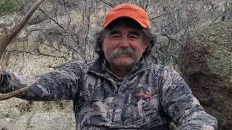 Milionario americano va a caccia di antilopi in Gabon e viene travolto dagli elefanti: morto Ernie Dosio, ferita la guida Ernie Dosio, milionario americano morto in Gabon durante una battuta di caccia dopo essere stato travolto dagli elefanti