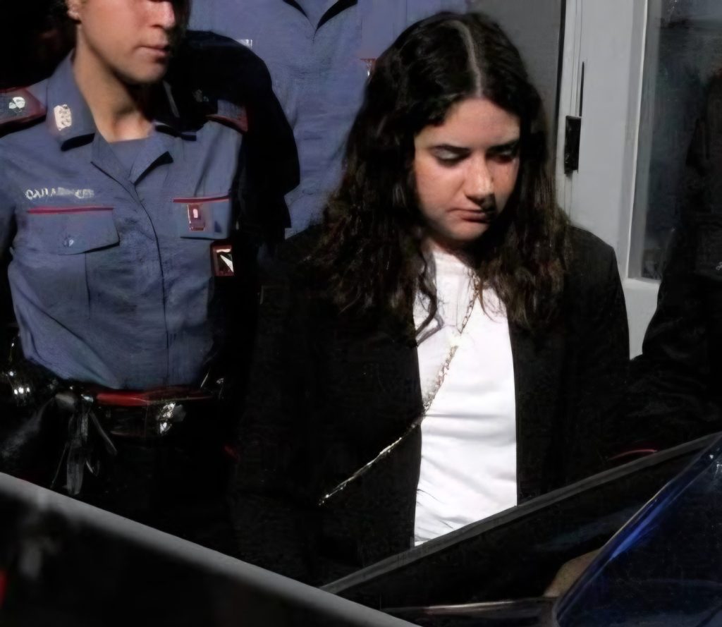 Chiara Petrolini condannata a 24 anni e 3 mesi a Parma per il caso dei neonati sepolti nel giardino di casa
