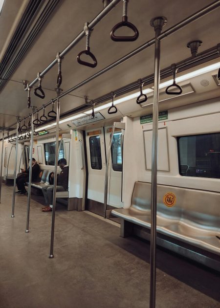 metro milano controllore aggredito martello intervento polizia