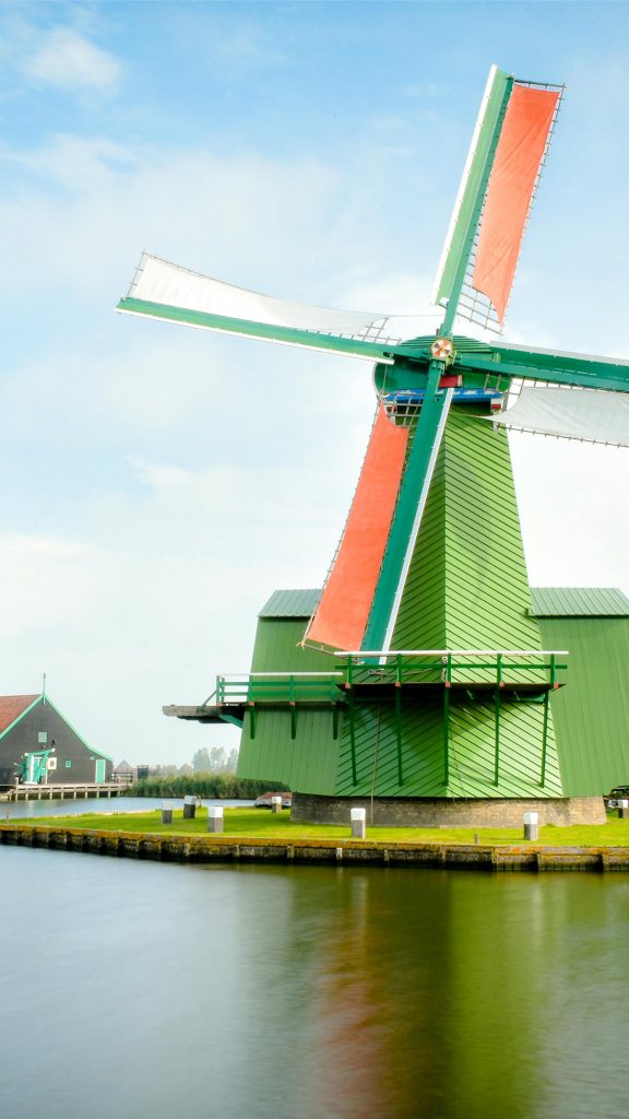 Paesi Bassi, cosa vedere davvero: città, mulini, tulipani e luoghi imperdibili Canali di Amsterdam con case tipiche e tulipani nei Paesi Bassi
