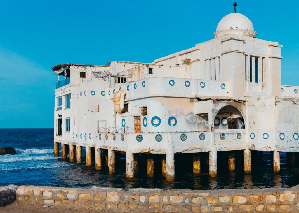 Tunisia con bambini: itinerario completo tra deserto, oasi e mare famiglia con bambini nel deserto della Tunisia tra dune e oasi